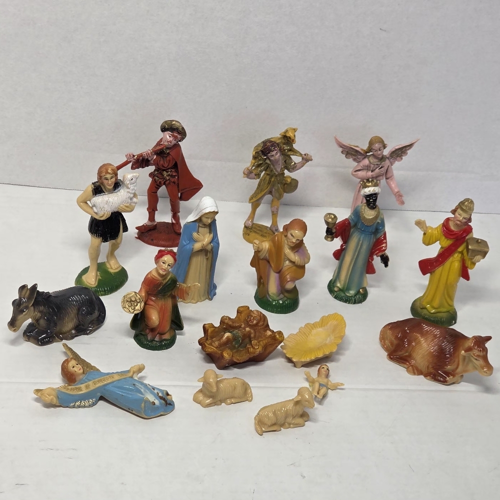 Vintage Nativity Scene Figures Combo Of Sets? Hard Plastic 17 Peices